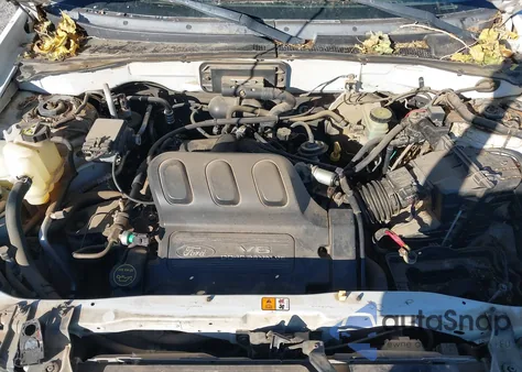 2002 Ford Escape Xls z USA, uszkodzony, nr VIN 1FMYU02122KB88097